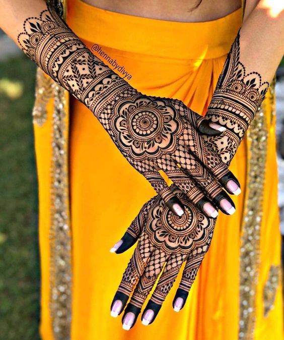 back hand wedding bridal mehndi design